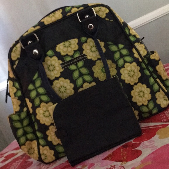 Petunia Pickle Bottom Diaper Satchel - Picture 4 of 6